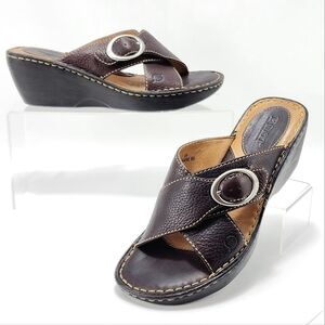 BORN - Heeled sandle, adjustable, leather, dark brown, approx 2.5", size 8